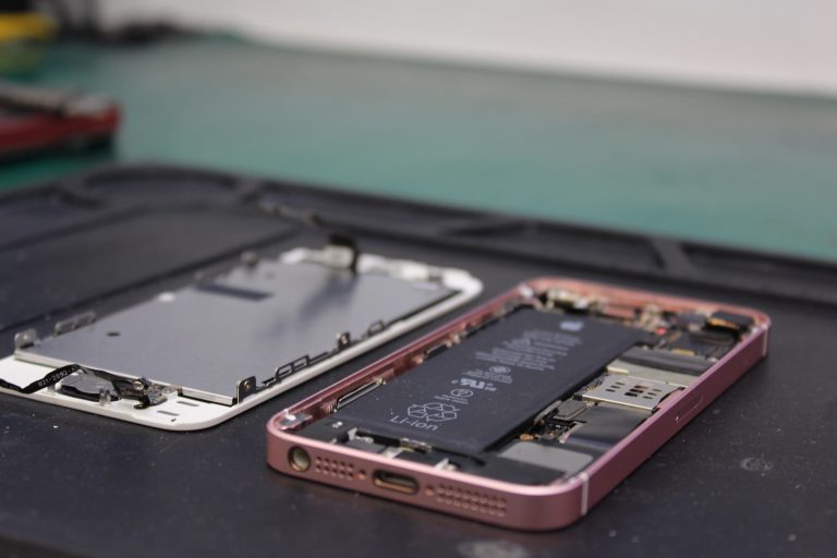 Service de réparation de smartphones et iPhone chez SmilePhone à Annecy et Ségnay